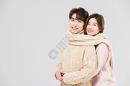 戴着一条围巾的韩系可爱情侣图片