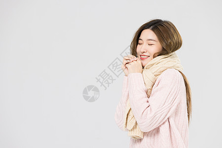 冬季美女戴保暖围巾背景图片
