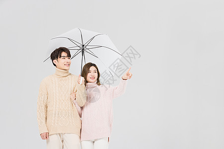 韩系情侣幸福相伴撑雨伞形象背景图片