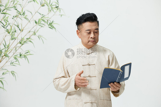 中国传统文化中年男性看书形象图片
