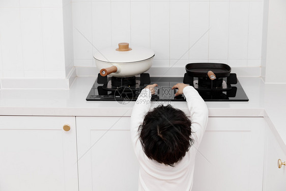 居家儿童厨房厨具危险警示图片