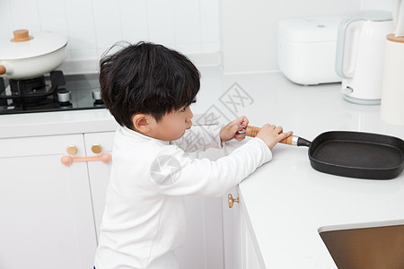 居家儿童厨房厨具安全使用日常图片