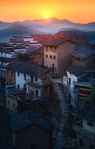 安静中式中国风安静的徽派建筑古镇里日出景象背景