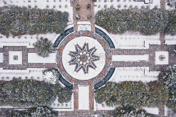 航拍武汉鄂军都督府冬天雪景图片