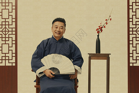 中国风工笔画长袍中年男性图片