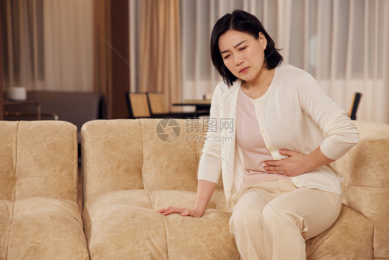中年女性腹部疼痛图片