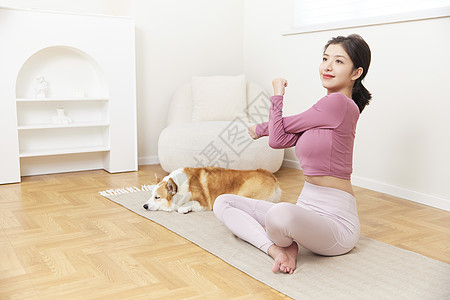 动物健身素材宠物狗主人居家练瑜伽背景