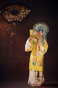 京剧旦角杨贵妃拿折扇表演图片素材