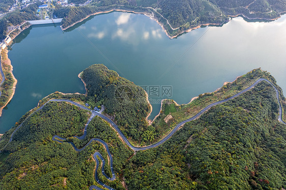 山谷里的湖泊杭州四岭水库图片