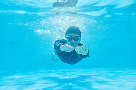 游泳教练水下游泳背景
