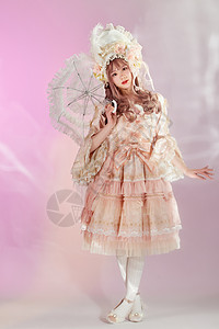 撑伞的可爱洛丽塔女孩图片