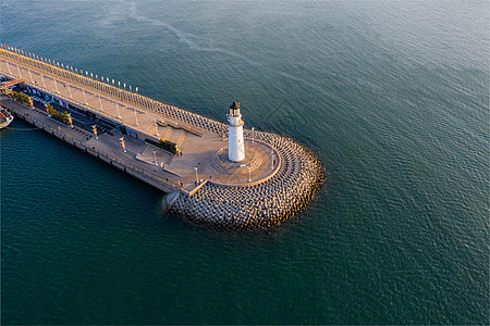 海上灯塔背景图片