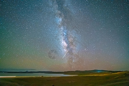 西藏阿里错鄂湖星空银河图片