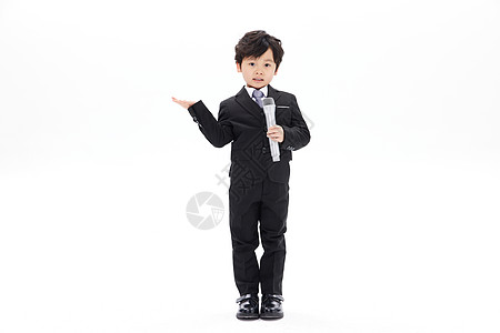 新浪西装穿正装的小男孩手拿话筒讲话背景