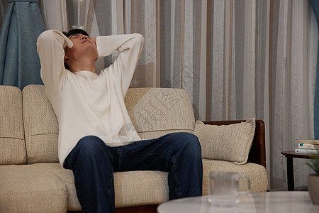 中年男性居家烦恼忧愁图片素材