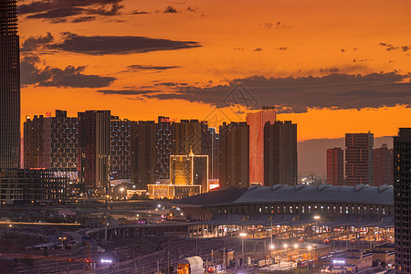 黄昏夕阳下的城市新疆乌鲁木齐火车站背景图片