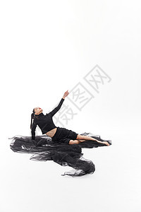 水墨风舞蹈美女坐在地上图片