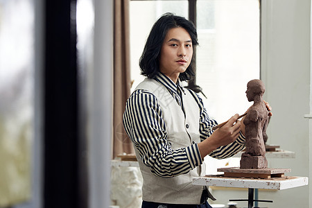 雕刻艺术作品的雕刻家手部细节高清图片下载-正版图片502366638-摄图网