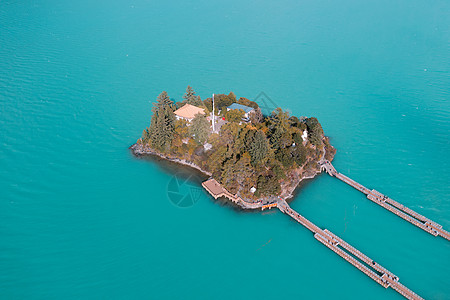 南迦巴瓦林芝巴松措湖心岛航拍背景