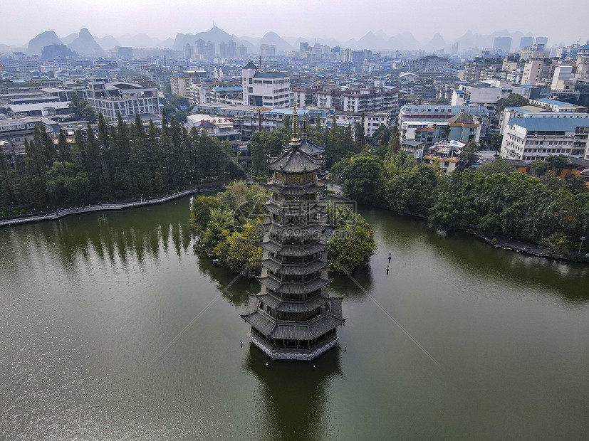 航拍广西桂林日月双塔图片