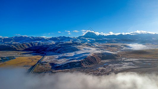 航拍草原川西塔公草原的云海木雅雪山背景