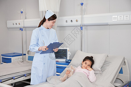 小女孩生病住院护士查房照顾图片