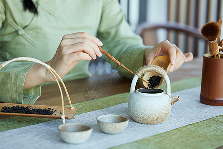 茶馆感受传统茶文化特写图片