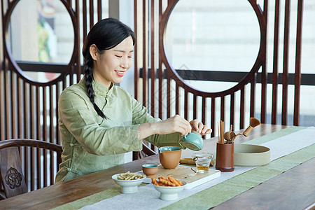 茶馆品茶的气质美女图片