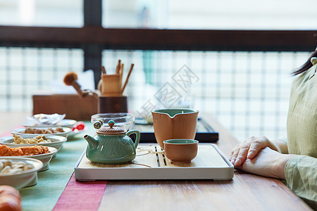 在茶馆喝茶吃点心特写图片