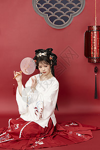 手拿梅花圆扇的国风传统汉服美女图片