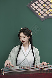 中国风古典美女弹古筝图片