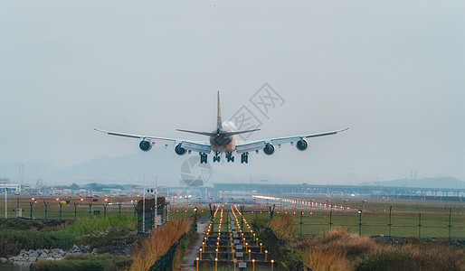 深圳宝安机场波音737降落背景