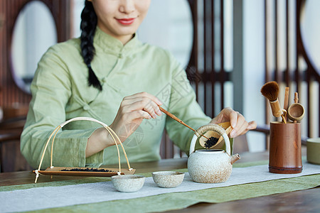 城市青年体验茶文化的青年文艺女性背景