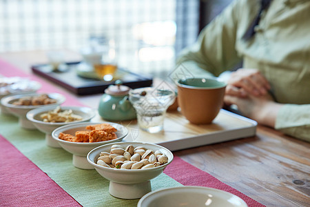 茶馆喝茶吃点心特写图片