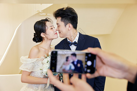 手机记录新郎新娘结婚图片