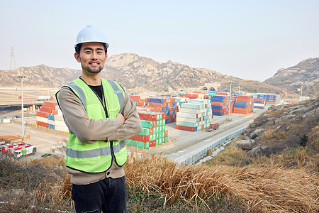 登山合作男性工程师港口勘察背景