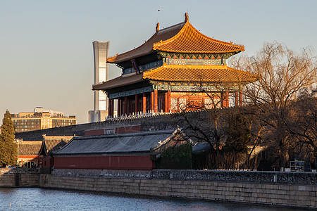 夕阳下的故宫角楼与中国尊背景图片