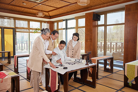 刻苦学习毛笔字老年人聚会欣赏讨论书法背景