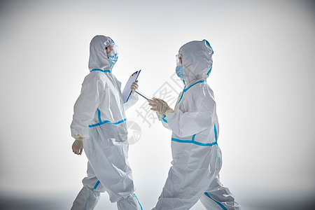 国际医疗穿防护服走路中的医护人员形象背景