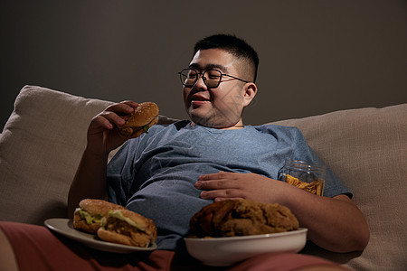 肥胖男士暴饮暴食图片