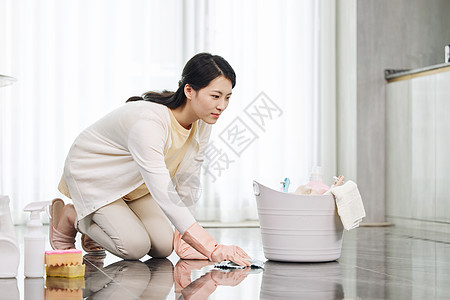 妻子等待居家清洗地板的女性背景