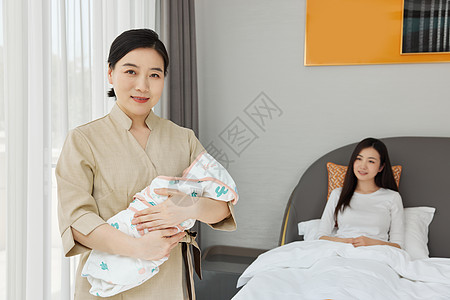 产后护理月嫂陪坐月子的母亲照顾新生婴儿背景