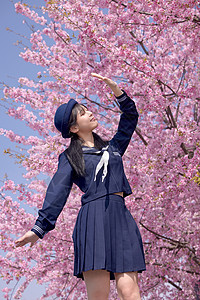 唯美少女日系清新美女赏樱花背景