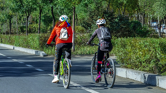 春季自行车公路骑行图片