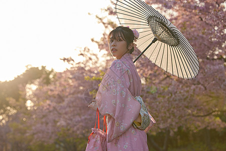和服美女撑伞回眸图片素材