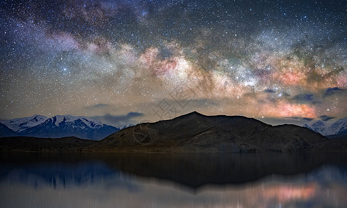 水面星空新疆喀什喀拉库勒湖的银河星空背景