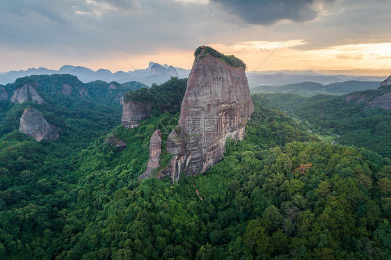 广东丹霞山阳元石图片