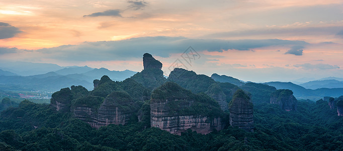 广东丹霞山长老峰高清图片