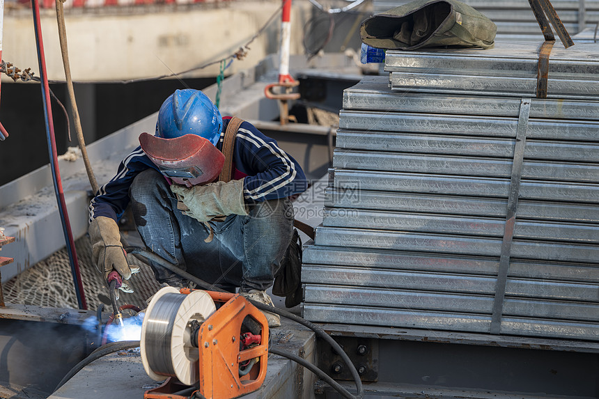 深圳城市建设中的蓝领工人图片