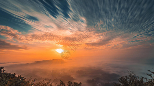 日出时刻广角追光图片素材